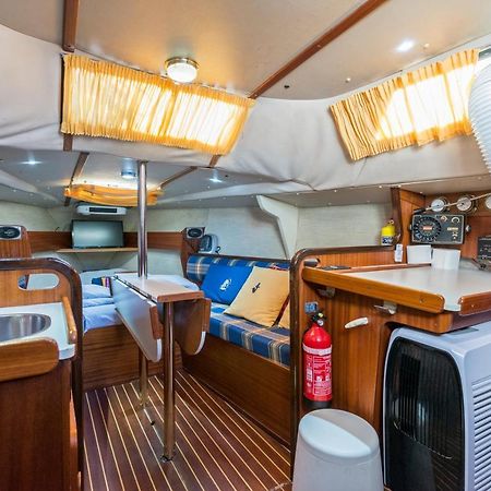 Pequeno Velero En Port Forum Ideal Para Backpackers Sant Adrià de Besòs Eksteriør billede