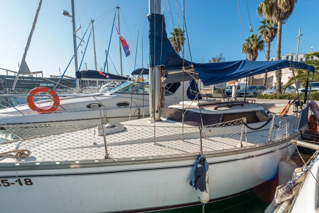 Pequeno Velero En Port Forum Ideal Para Backpackers Sant Adrià de Besòs Eksteriør billede