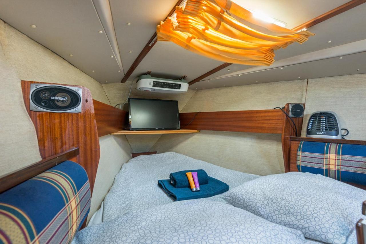 Pequeno Velero En Port Forum Ideal Para Backpackers Sant Adrià de Besòs Eksteriør billede