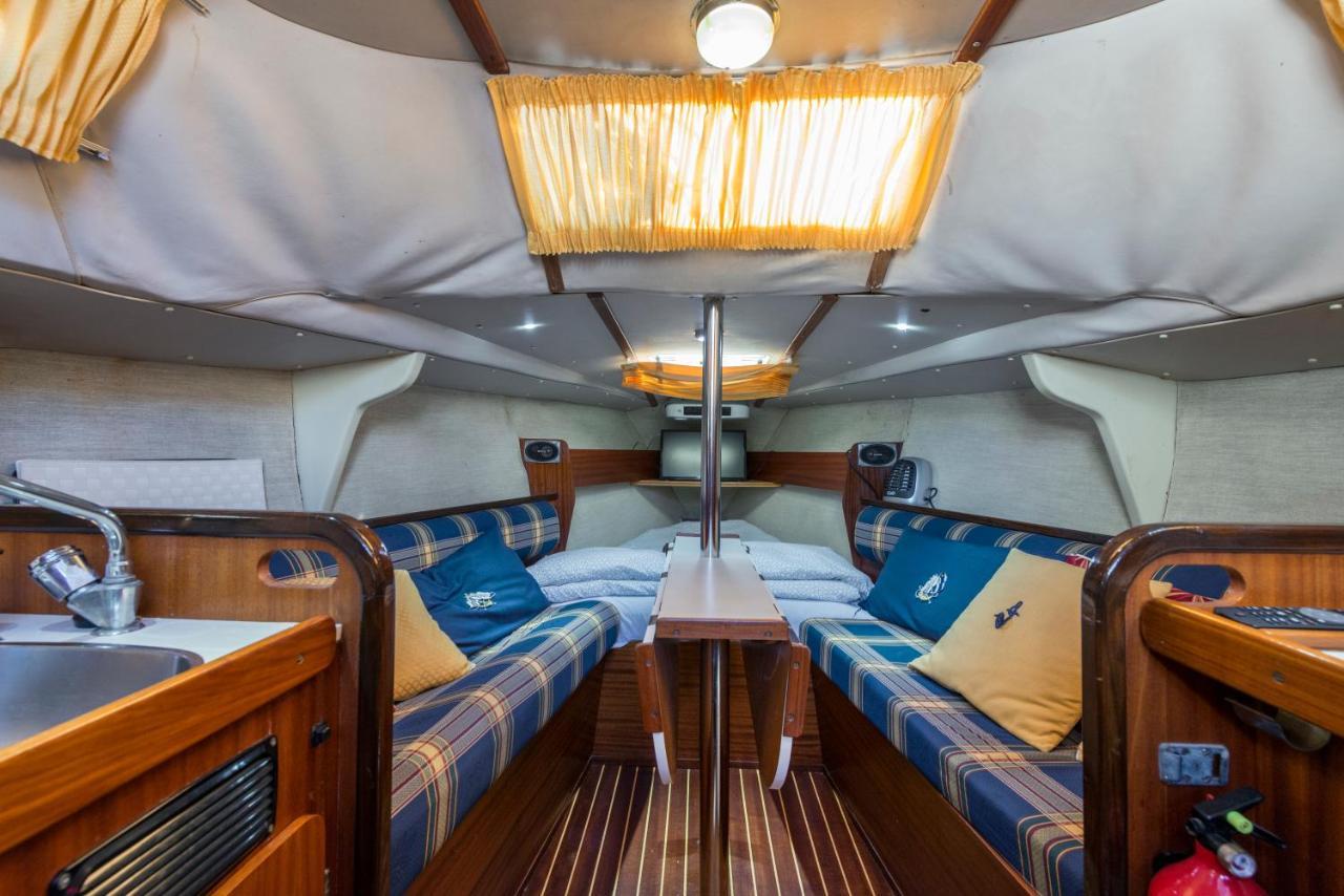 Pequeno Velero En Port Forum Ideal Para Backpackers Sant Adrià de Besòs Eksteriør billede