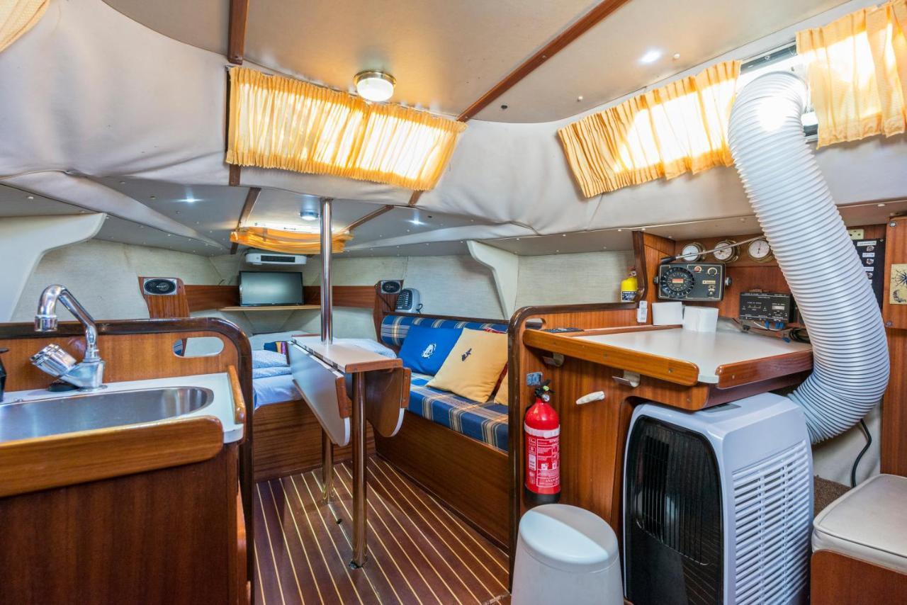 Pequeno Velero En Port Forum Ideal Para Backpackers Sant Adrià de Besòs Eksteriør billede