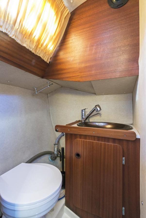 Pequeno Velero En Port Forum Ideal Para Backpackers Sant Adrià de Besòs Eksteriør billede