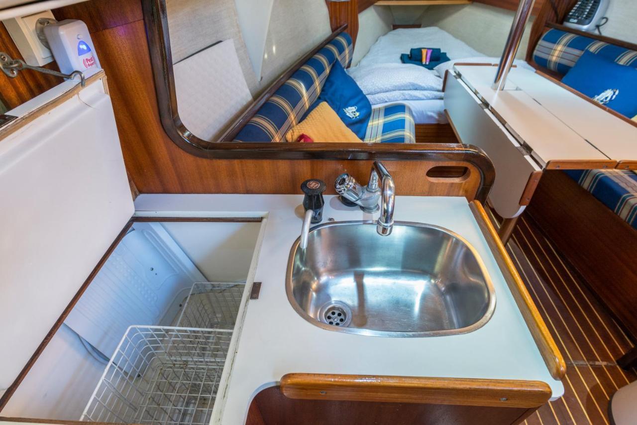 Pequeno Velero En Port Forum Ideal Para Backpackers Sant Adrià de Besòs Eksteriør billede