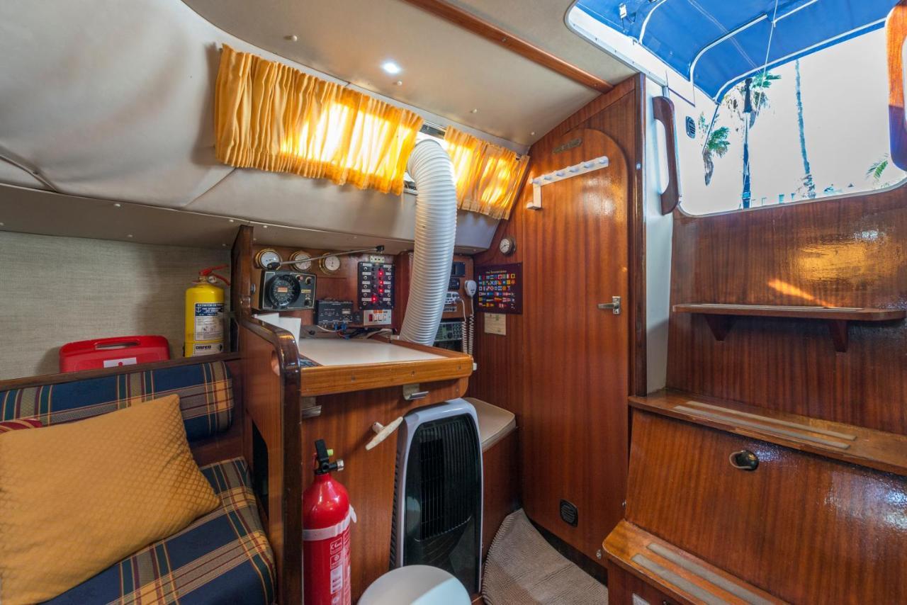 Pequeno Velero En Port Forum Ideal Para Backpackers Sant Adrià de Besòs Eksteriør billede